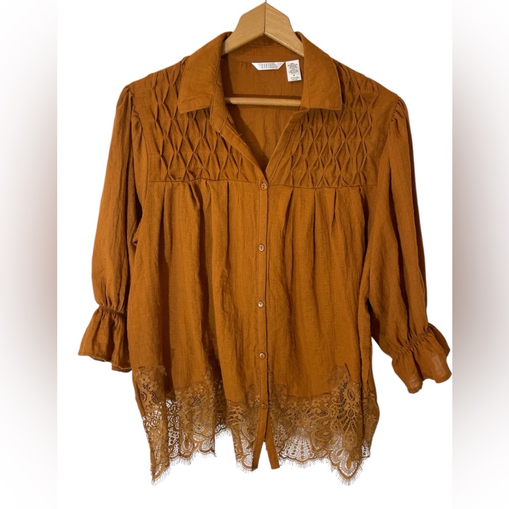 F5- Women’s oversized Medium Brown Lace Hem Top
